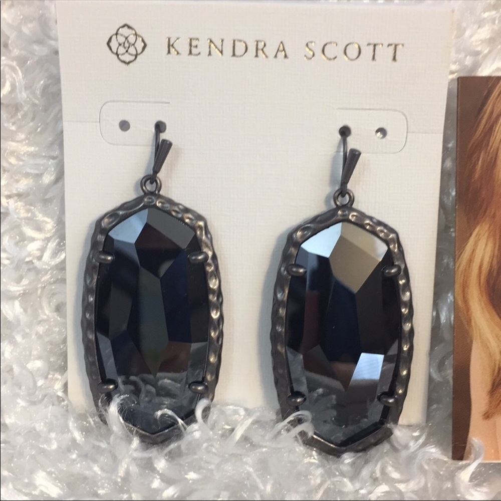 NEW! Kendra Scott Ella Earrings.
